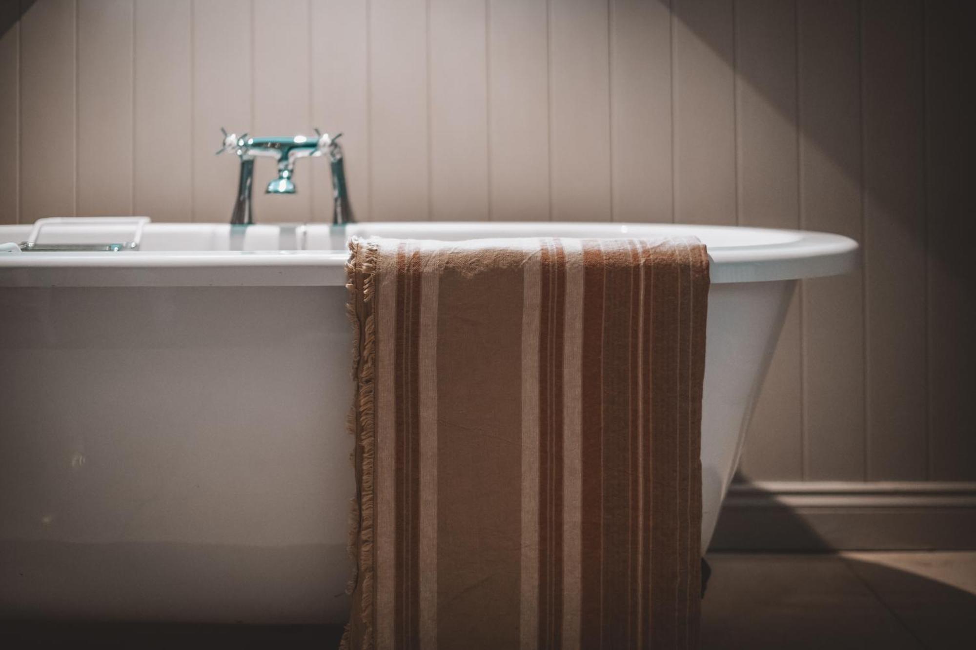 The Hare & Hounds Inn Bowland Bridge Exteriér fotografie