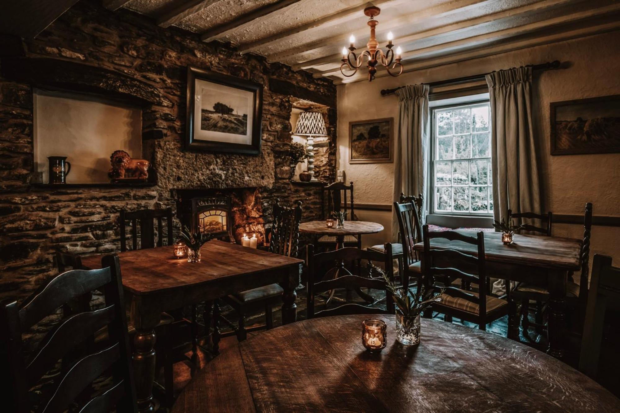The Hare & Hounds Inn Bowland Bridge Exteriér fotografie