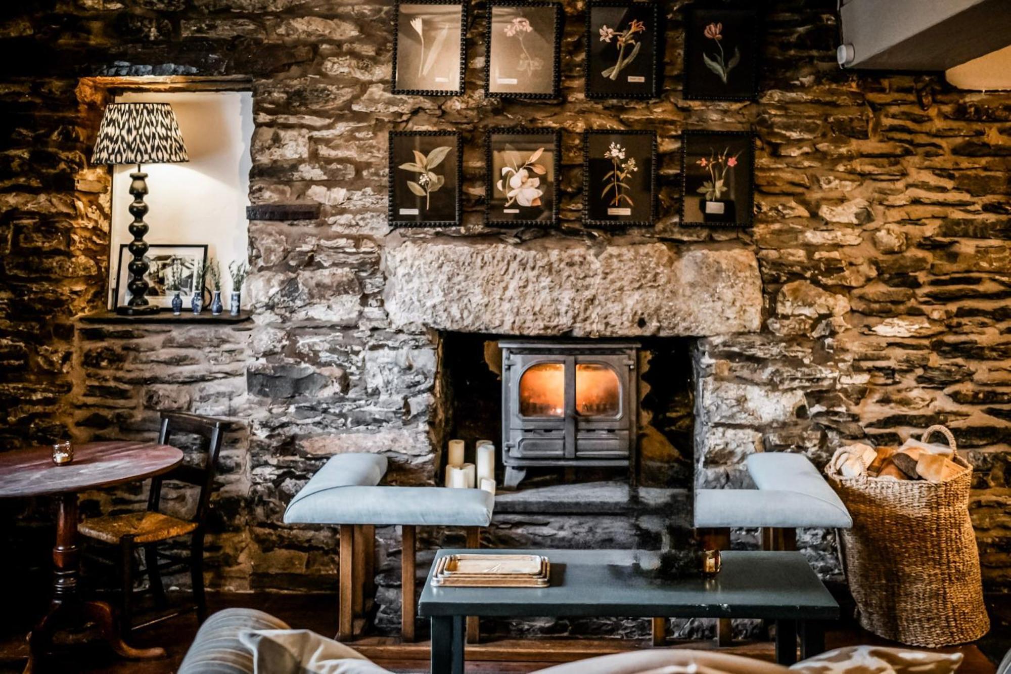 The Hare & Hounds Inn Bowland Bridge Exteriér fotografie