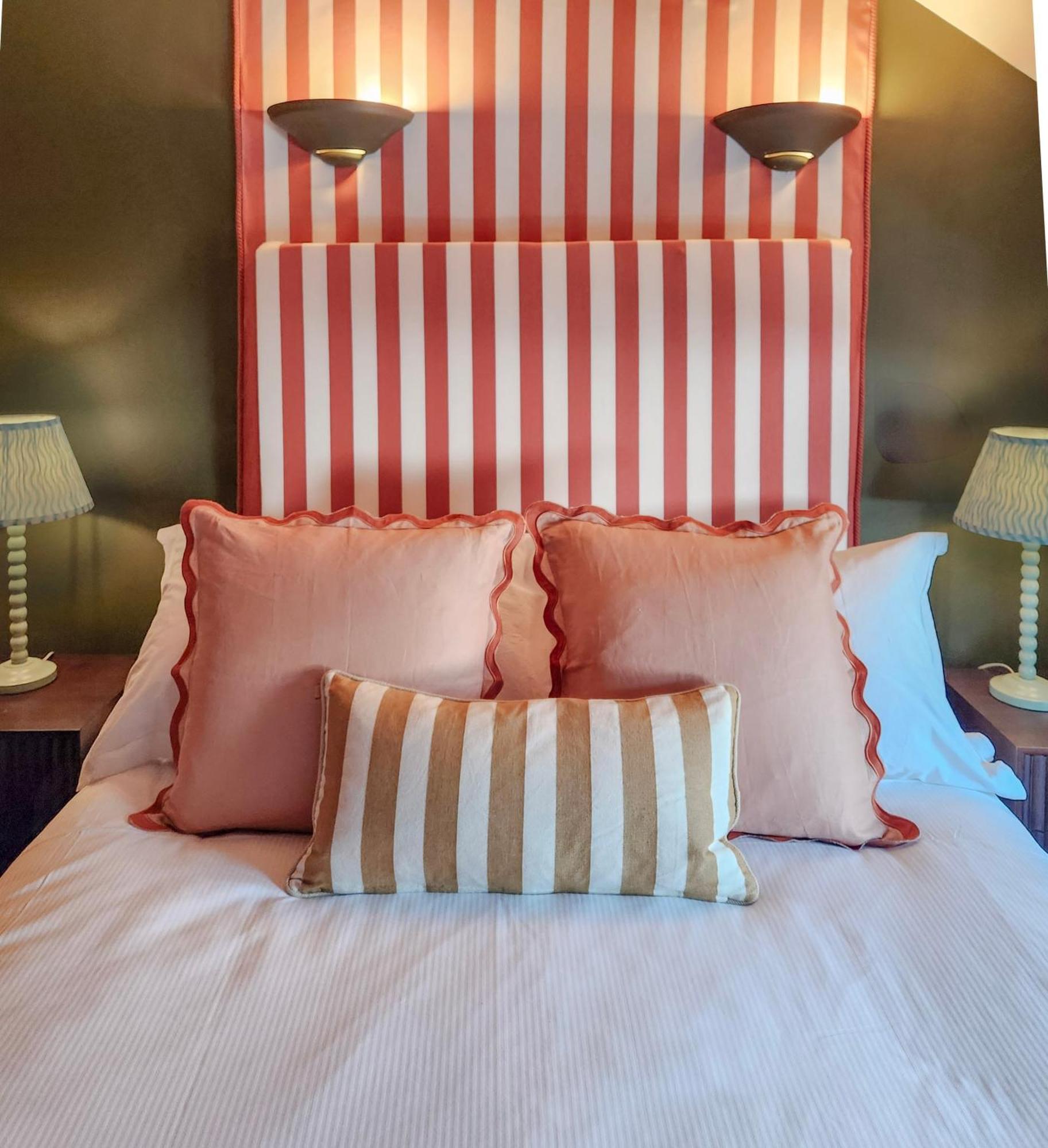 The Hare & Hounds Inn Bowland Bridge Exteriér fotografie